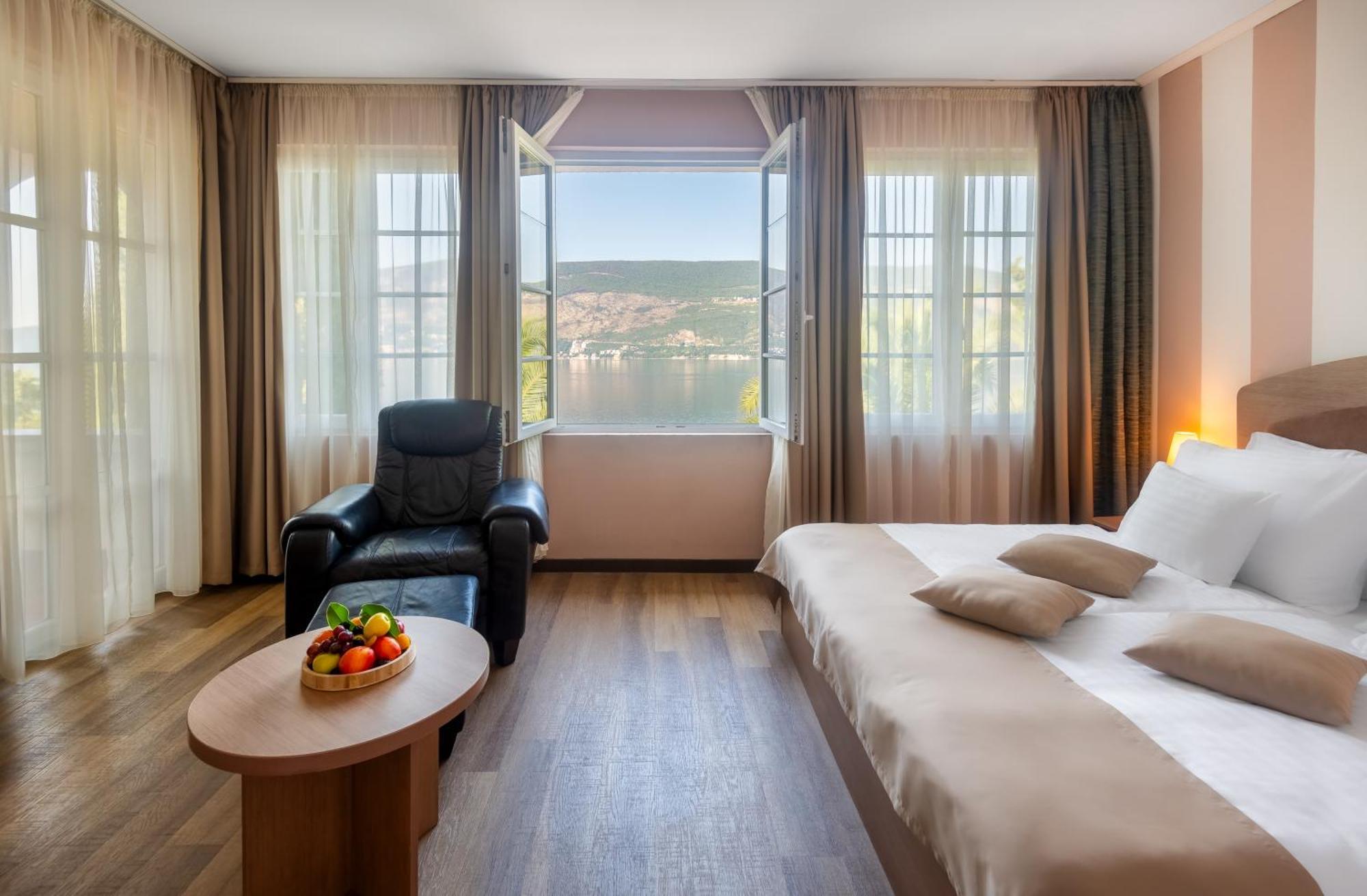 Hunguest Hotel Sun Resort Херцег Нови Екстериор снимка